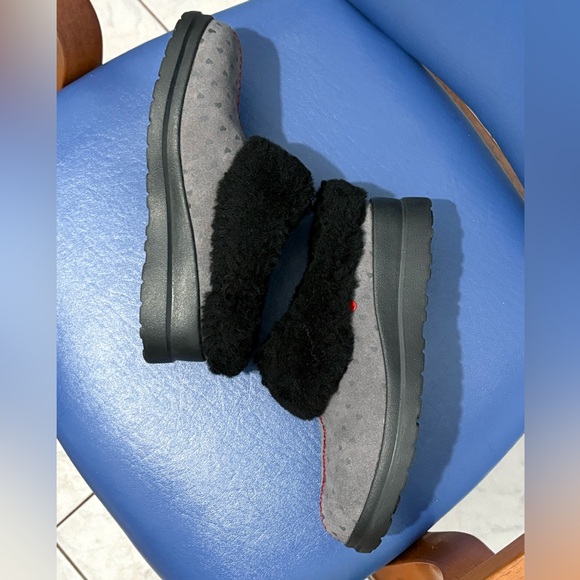 NWOT UGG Pure women’s gray suede hearts & red stitching/black wool shoes, Size 7 - Picture 14 of 16